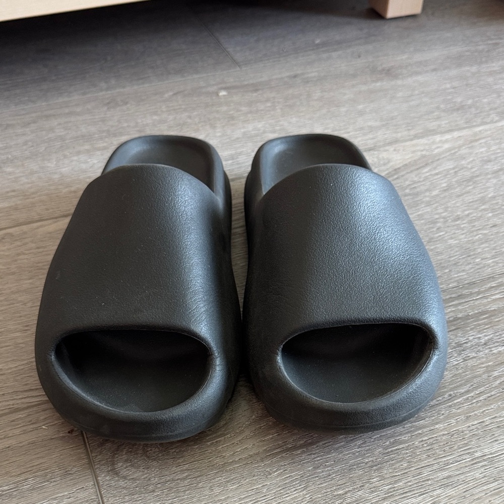 Yeezy Slides Men's Black Slide Sandals